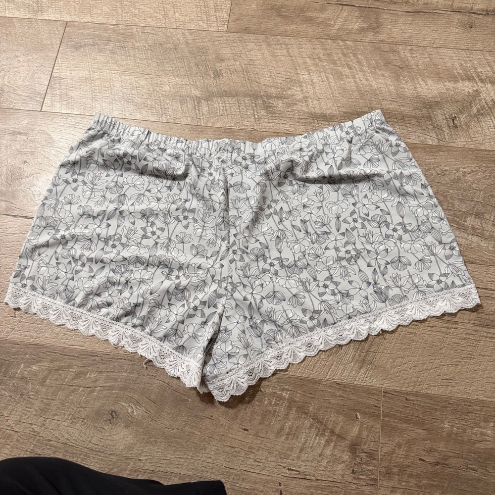 Floral Lace Trim Pajama Shorts Gray White Sleep Bottoms Size L - Picture 3 of 3